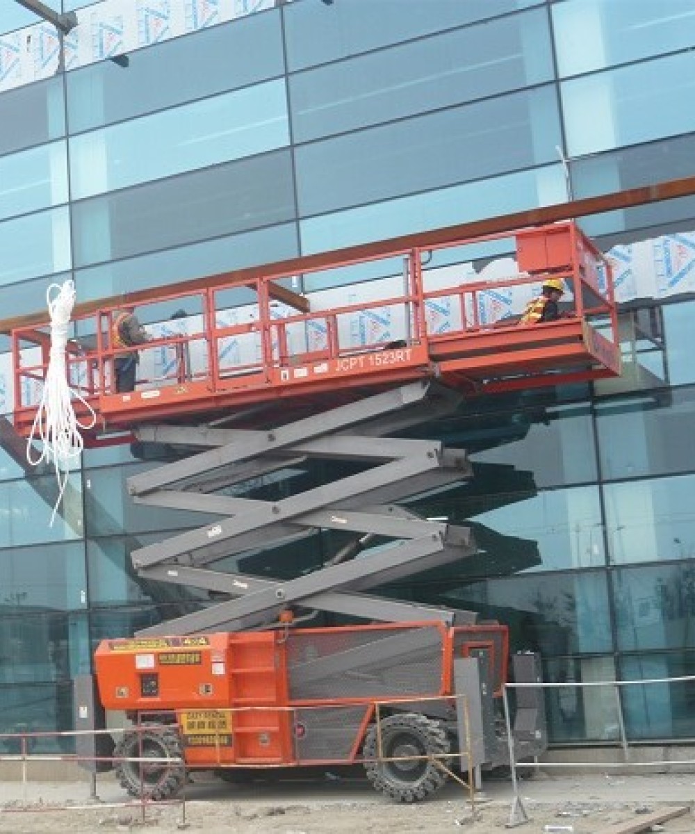 Арендовать аренда ножничного электрического подъемника dingli jcpt1523dcb в Москве